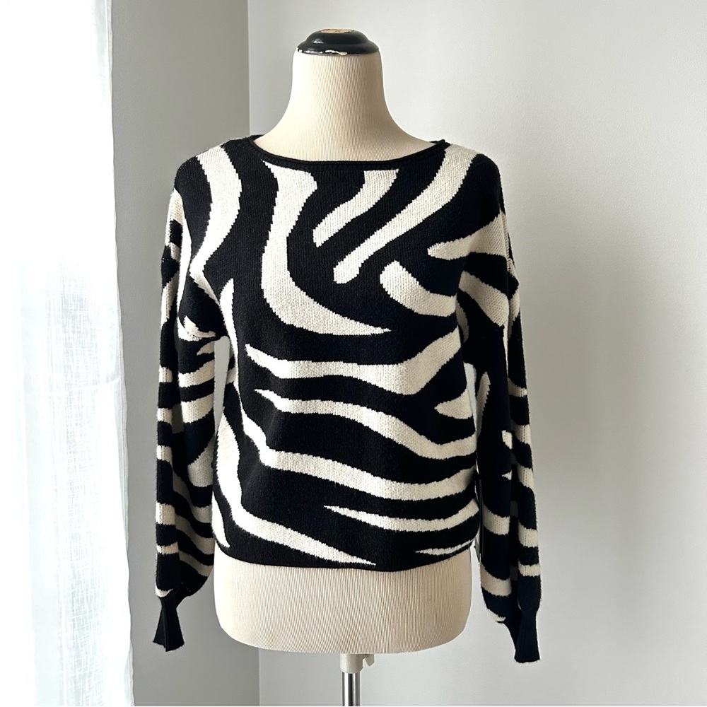 🍒NWT Women’s CYRUS Black/Cream Sweater with Zebra Pattern. Size: Extra Small - Picture 1 of 14